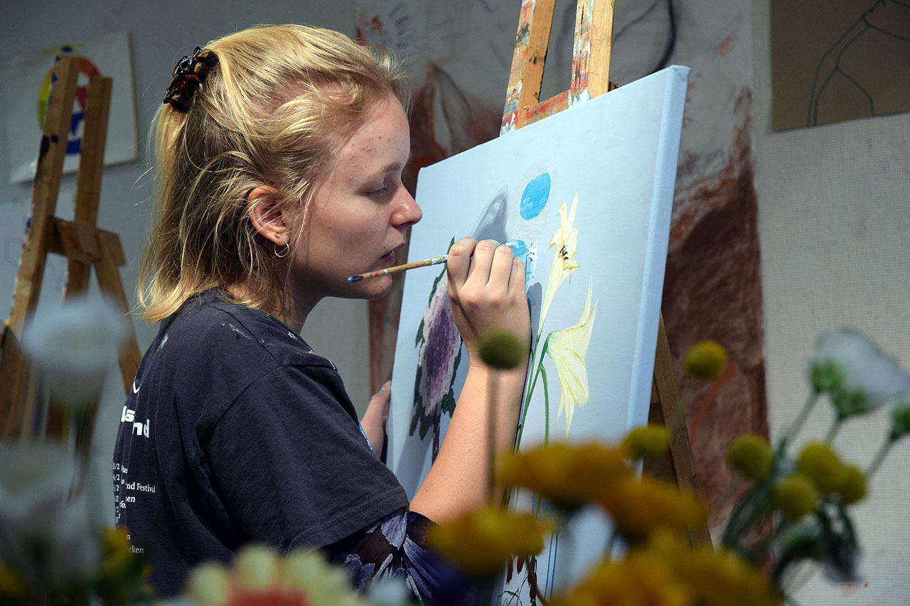 Modsige frugter pessimist Hvordan maler man med akrylmaling? Få 7 tips til at male med akryl | Ry  Højskole